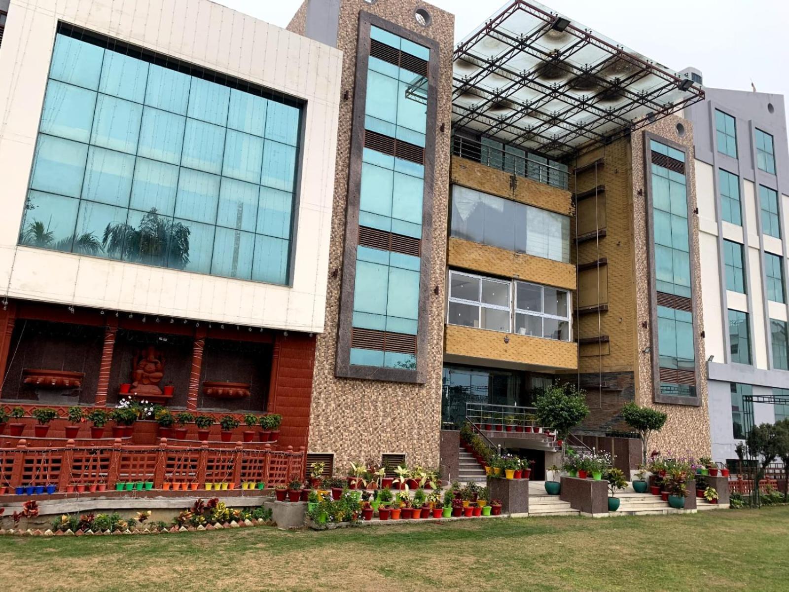 Hotel Lake View Grand Lucknow Exterior foto