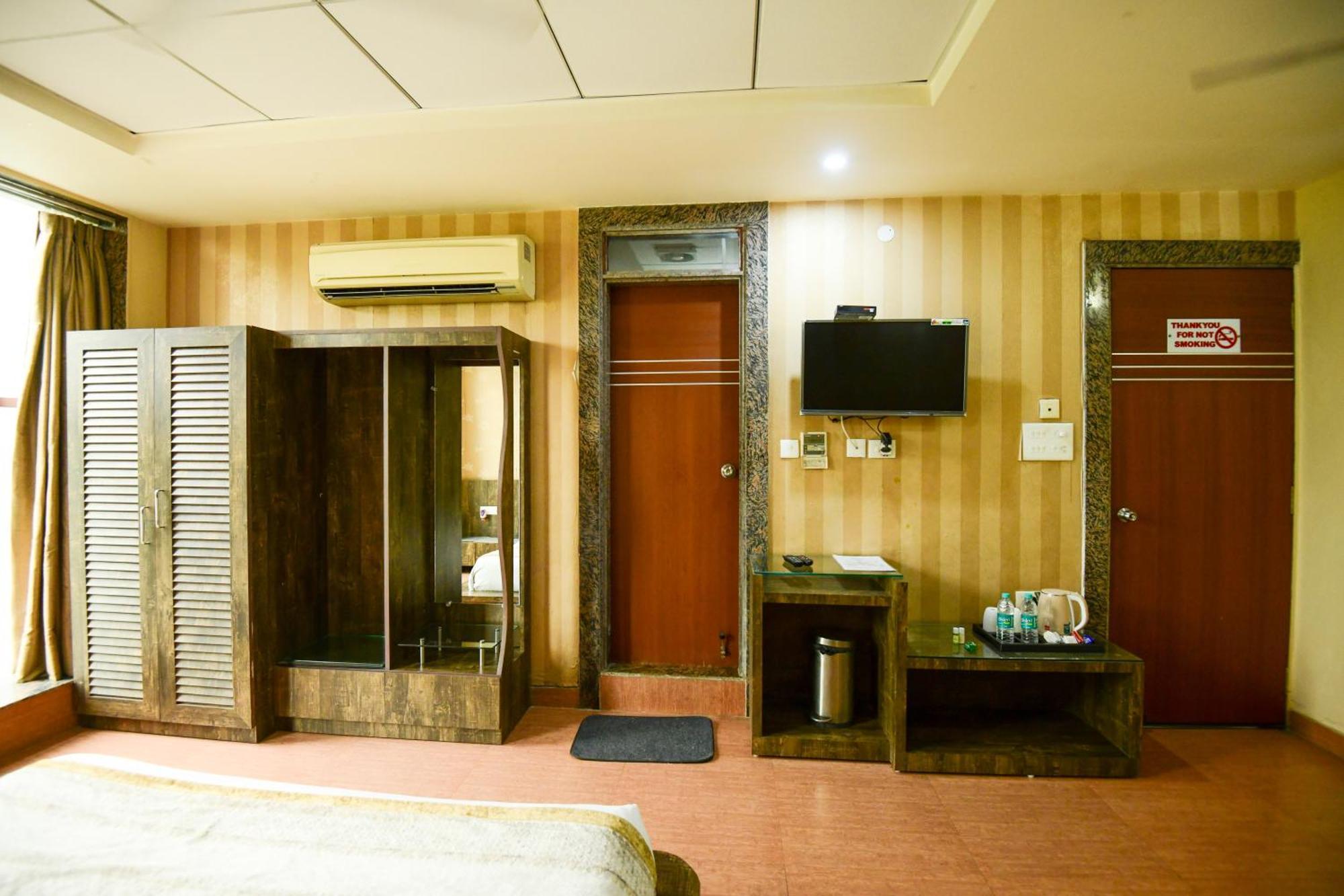 Hotel Lake View Grand Lucknow Exterior foto